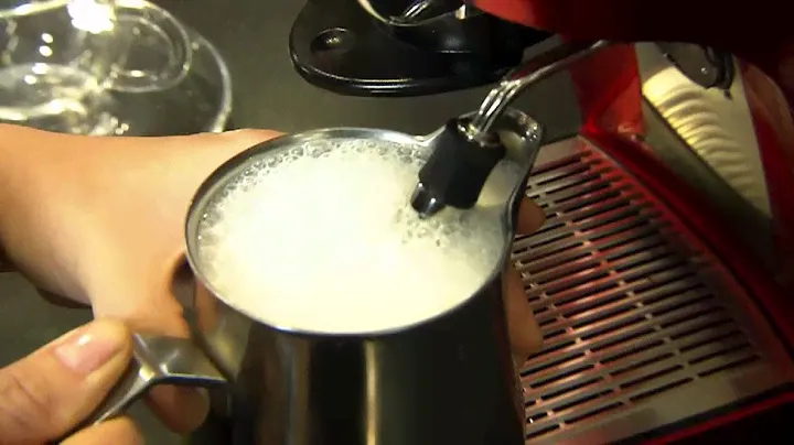 Zubereitung Milchschaum mit der Cafissimo
